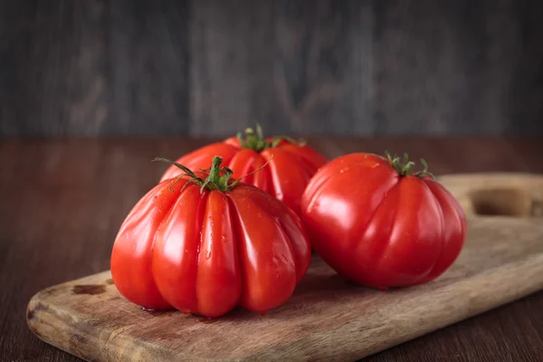 Fresh raw tomatoes — Stock Photo, Image