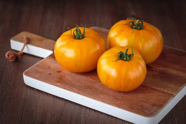 Pomodori freschi gialli crudi — Foto Stock