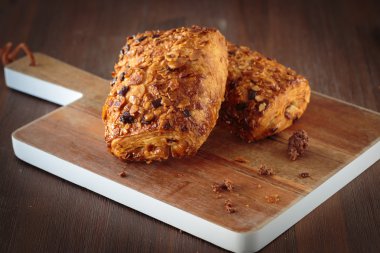 Çikolatalı ekmek kruvasan