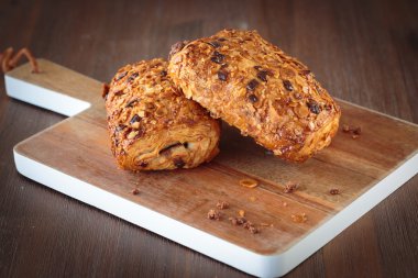 Çikolatalı ekmek kruvasan