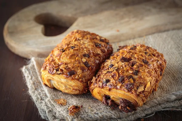 Croissant di pane al cioccolato — Foto Stock