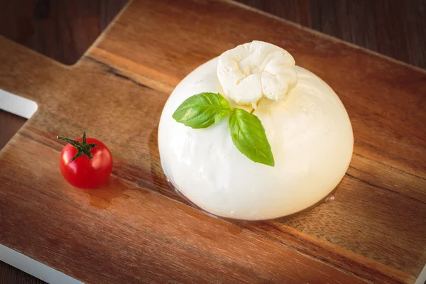 이탈리아 모 짜 렐 라 burrata — 스톡 사진