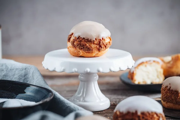 Delicioso Francês Choux Craquelin Doces Cheios Creme — Fotografia de Stock