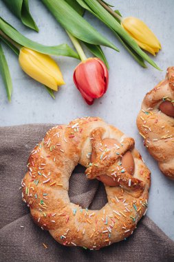 Scarcella, İtalya 'nın Puglia bölgesinde geleneksel bir Paskalya pastası.