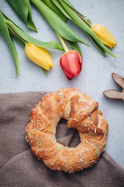 Scarcella, İtalya 'nın Puglia bölgesinde geleneksel bir Paskalya pastası.