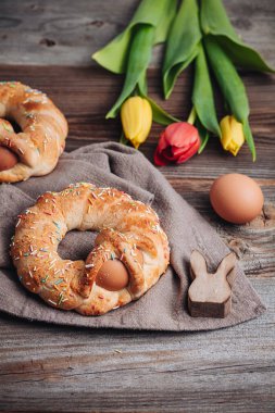 Scarcella, İtalya 'nın Puglia bölgesinde geleneksel bir Paskalya pastası.