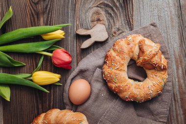 Scarcella, İtalya 'nın Puglia bölgesinde geleneksel bir Paskalya pastası.