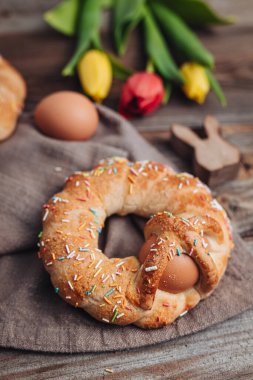 Scarcella, İtalya 'nın Puglia bölgesinde geleneksel bir Paskalya pastası.