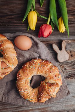 Scarcella, İtalya 'nın Puglia bölgesinde geleneksel bir Paskalya pastası.