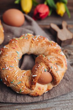 Scarcella, İtalya 'nın Puglia bölgesinde geleneksel bir Paskalya pastası.