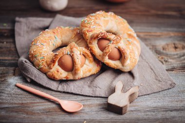 Scarcella, İtalya 'nın Puglia bölgesinde geleneksel bir Paskalya pastası.