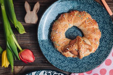 Scarcella, İtalya 'nın Puglia bölgesinde geleneksel bir Paskalya pastası.