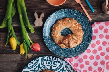 Scarcella, İtalya 'nın Puglia bölgesinde geleneksel bir Paskalya pastası.