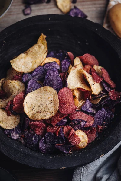 Knusprige Kartoffelchips Verschiedenen Farben — Stockfoto