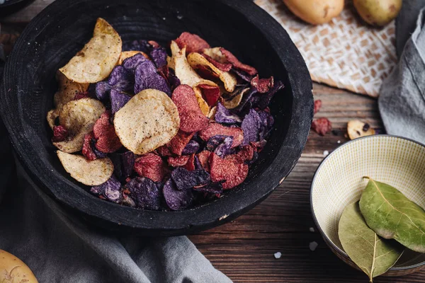 색깔의 반시뱀 감자칩 — 스톡 사진