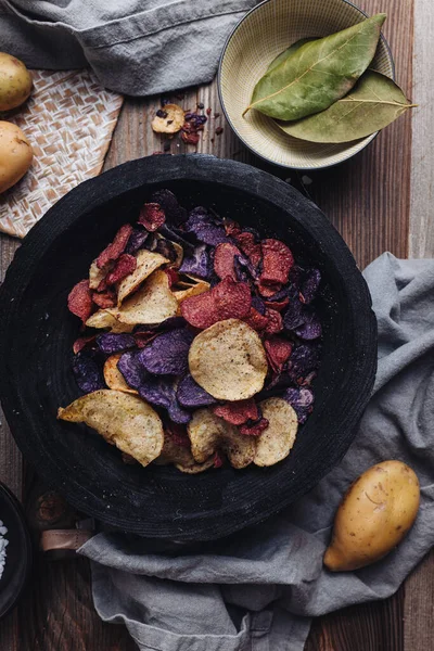Knusprige Kartoffelchips Verschiedenen Farben — Stockfoto