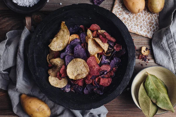 색깔의 반시뱀 감자칩 — 스톡 사진