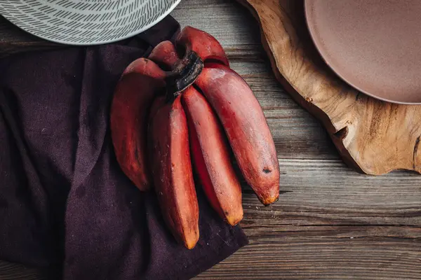 Leckere Frische Rohe Rote Bananen Aus Südamerika — Stockfoto