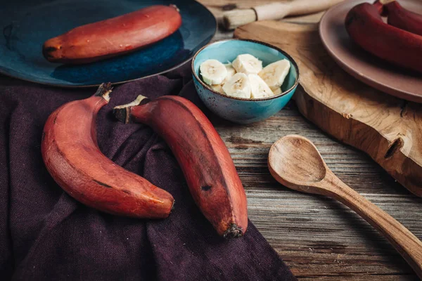 Deliciosas Bananas Rojas Crudas Frescas América Del Sur —  Fotos de Stock