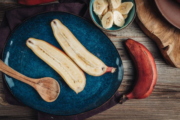 Heerlijke Verse Rauwe Rode Bananen Uit Zuid Amerika — Stockfoto