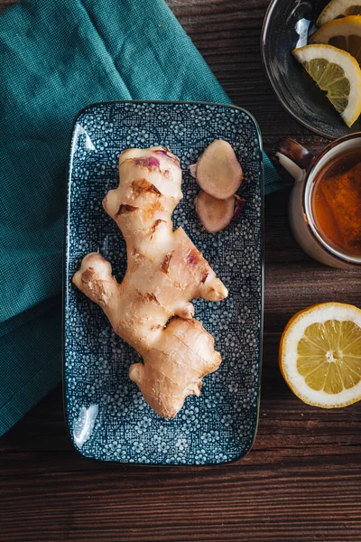 Raíces Frescas Saludables Jengibre Crudo Con Limón —  Fotos de Stock