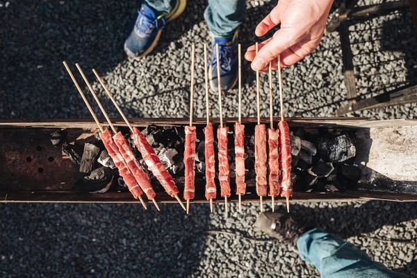 Arrosticini Talya Nın Abruzzo Bölgesinden Geleneksel Koyun Eti Şişi — Stok fotoğraf