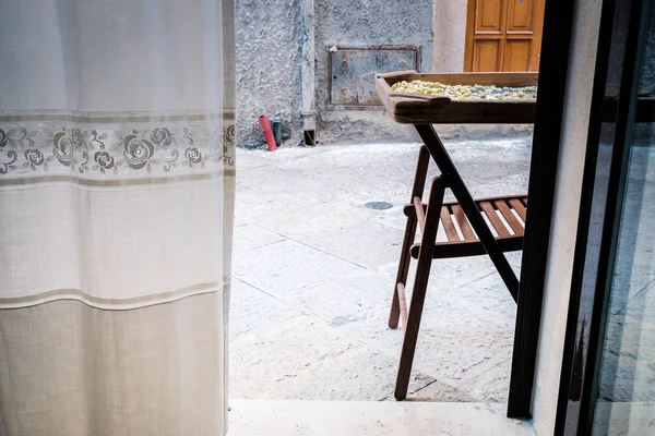 Making orecchiette in Bari — Stock Photo, Image