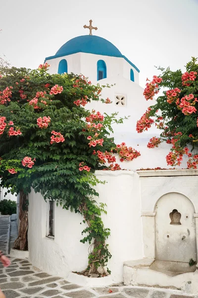 Iglesia griega en Parikia —  Fotos de Stock