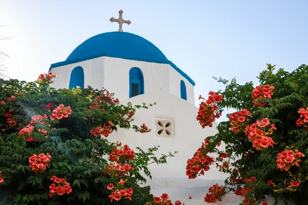 Griechische Kirche in Parikia — Stockfoto