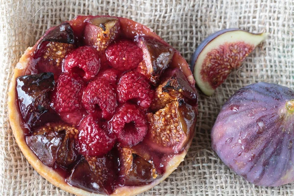 Pastel de higos y frambuesas — Foto de Stock