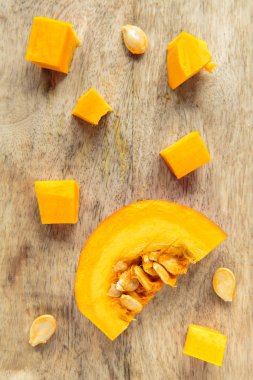 Kuri squash dilimlenmiş