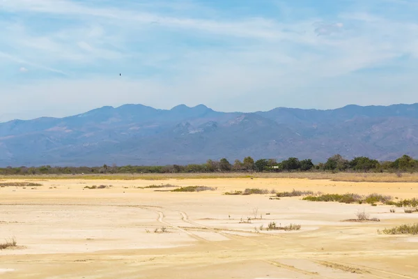 Desert land in Cuba — Stock Photo, Image