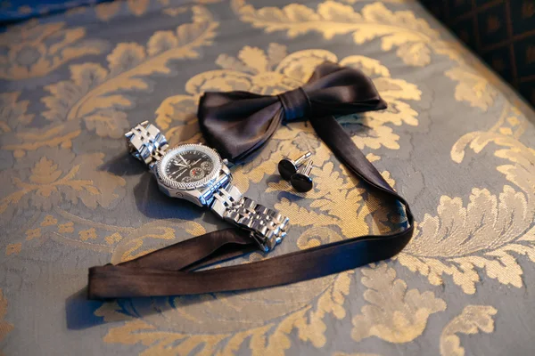 Laço gravata e algemas Imagens Royalty-Free