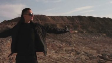 dağın tepesinde cennete itiraz