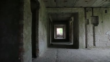 STALKER: karışık tünel üzerinden çalışan askerler,