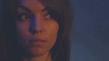 güzel bir kız görünce