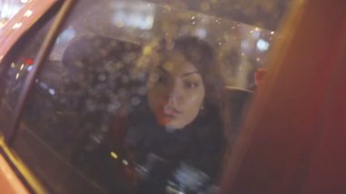 adam telefonda arabada