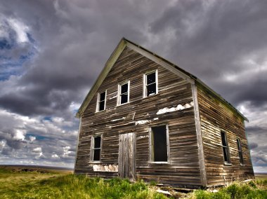 Terk Edilmiş Eski Ev