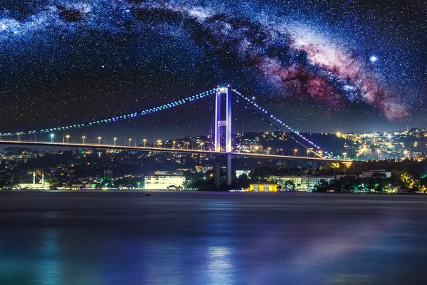 Podul Bosfor pe timp de noapte, Istanbul — Fotografie, imagine de stoc