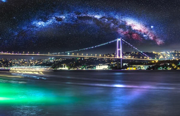 Bosphorus Bridge at night, Istanbul — Stockfoto