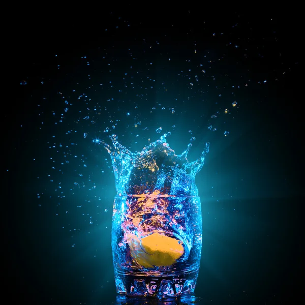 Cocktail in glass with splashes — Stock Photo, Image