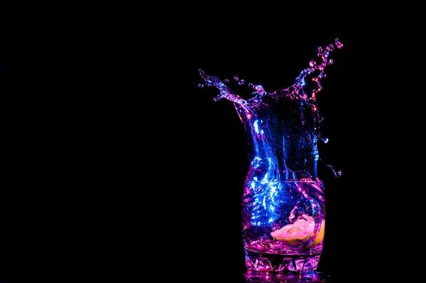 Cocktail in glass with splashes — Stock Photo, Image