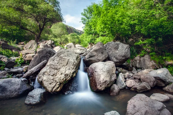 Güzel dağ şelale — Stok fotoğraf