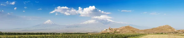 Khor Virap och berget Ararat — Stockfoto