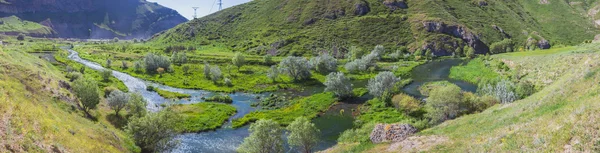 Vista sul fiume di montagna — Foto Stock