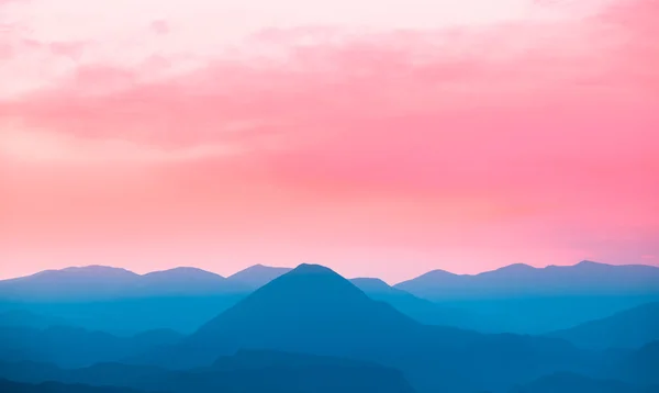 Pintoresco paisaje de montañas — Foto de Stock