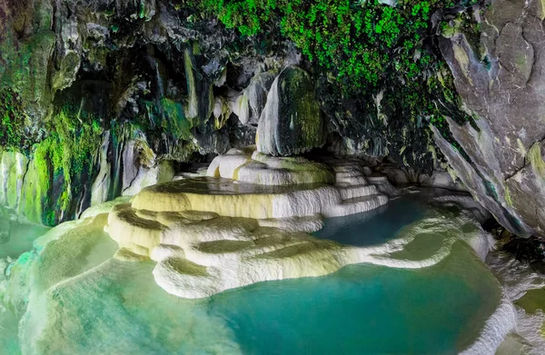 Beautiful colorful cave — Stock Photo, Image