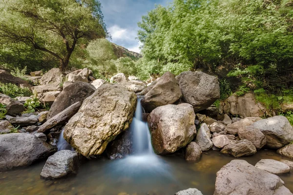 Krásné horské vodopád — Stock fotografie