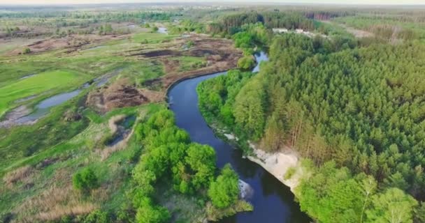 Řeka panorama. Letecký pohled na vysoké. 4k 30fps — Stock video