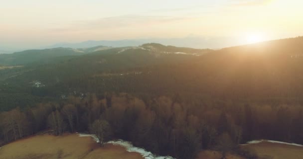 Bergslandskap vid solnedgången — Stockvideo